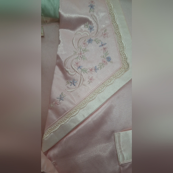 Delicates Womens Pink Satin Nightshirt Nightgown Embroidered Floral Lapel Size L - Picture 4 of 6